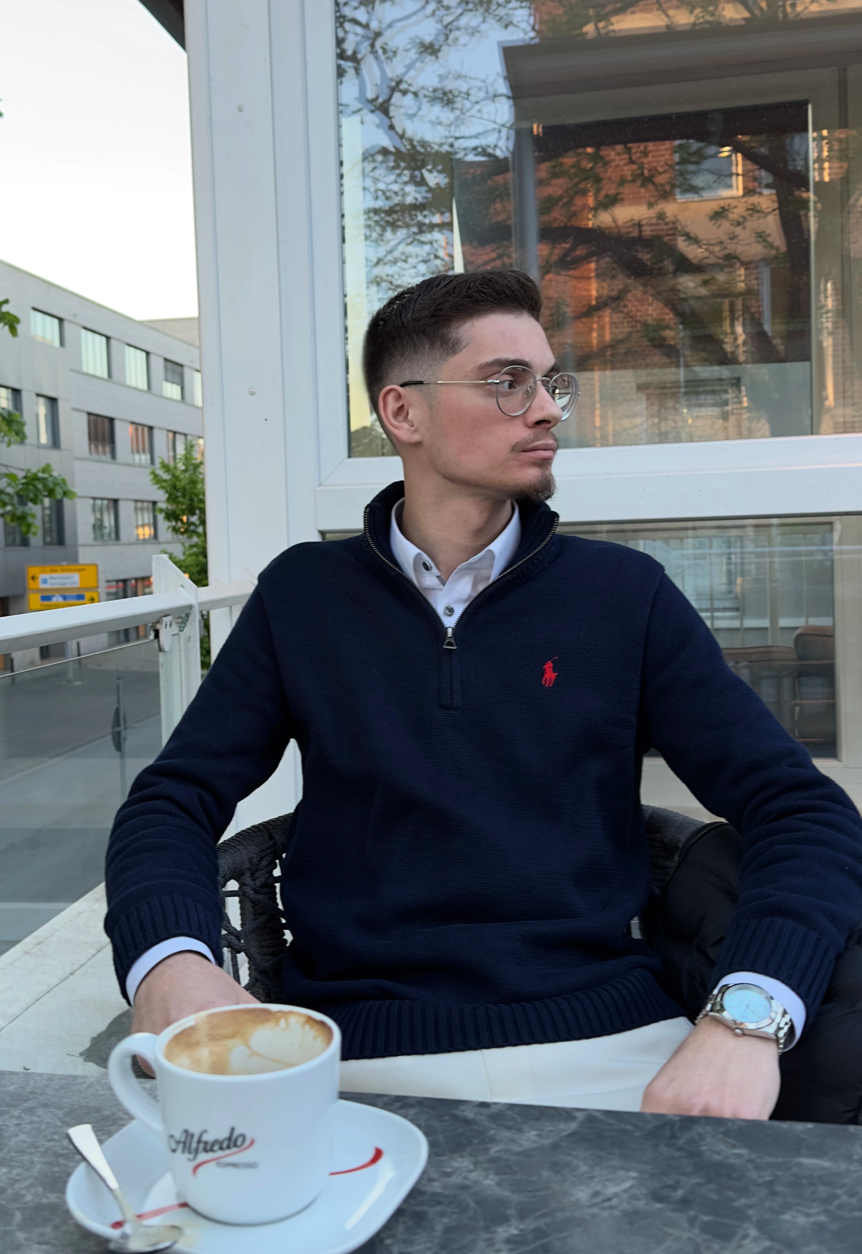 Nurettin Öcel – Porträtbild, professionelle Darstellung mit abgerundetem Design